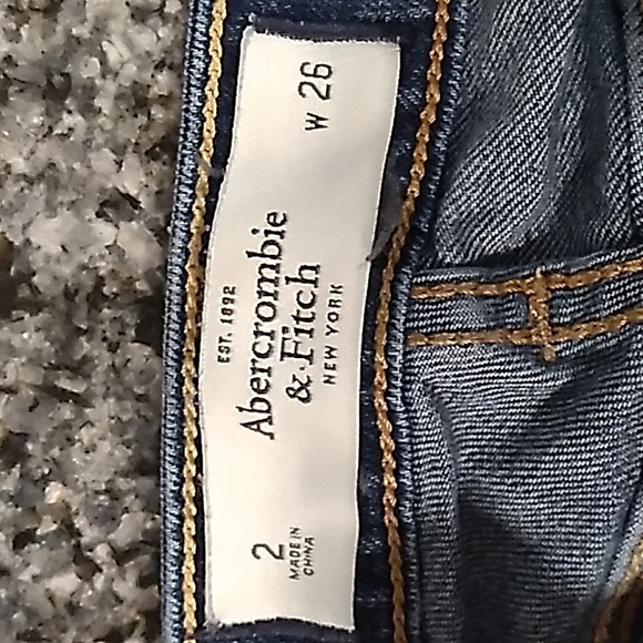 Abercrombie & Fitch Women's Studded Distressed Jeans. Size 2 - Picture 7 of 8